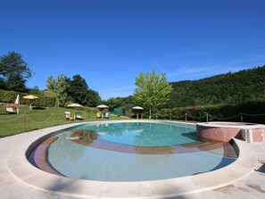 Piscine couverte, piscine extérieure