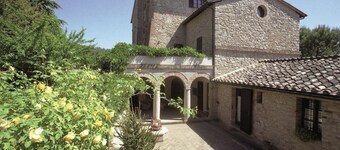 Cosy Apartment in Mantignana With Private Terrace