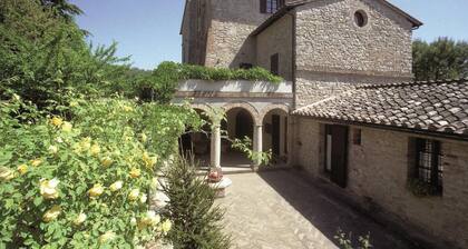 Cosy Apartment in Mantignana With Private Terrace