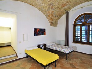 Deluxe Apart Daire, 2 Yatak Odası | 13 yatak odası, ayrı ayrı döşenmiş, çarşaf takımı 