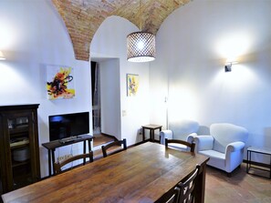 Deluxe Apartment, 2 Bedrooms | Living room - Cosy Apartment in Mantignana With Private Terrace (Corciano)