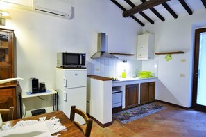 Classic House, 2 Bedrooms | Private kitchen | Fridge, dishwasher, highchair
