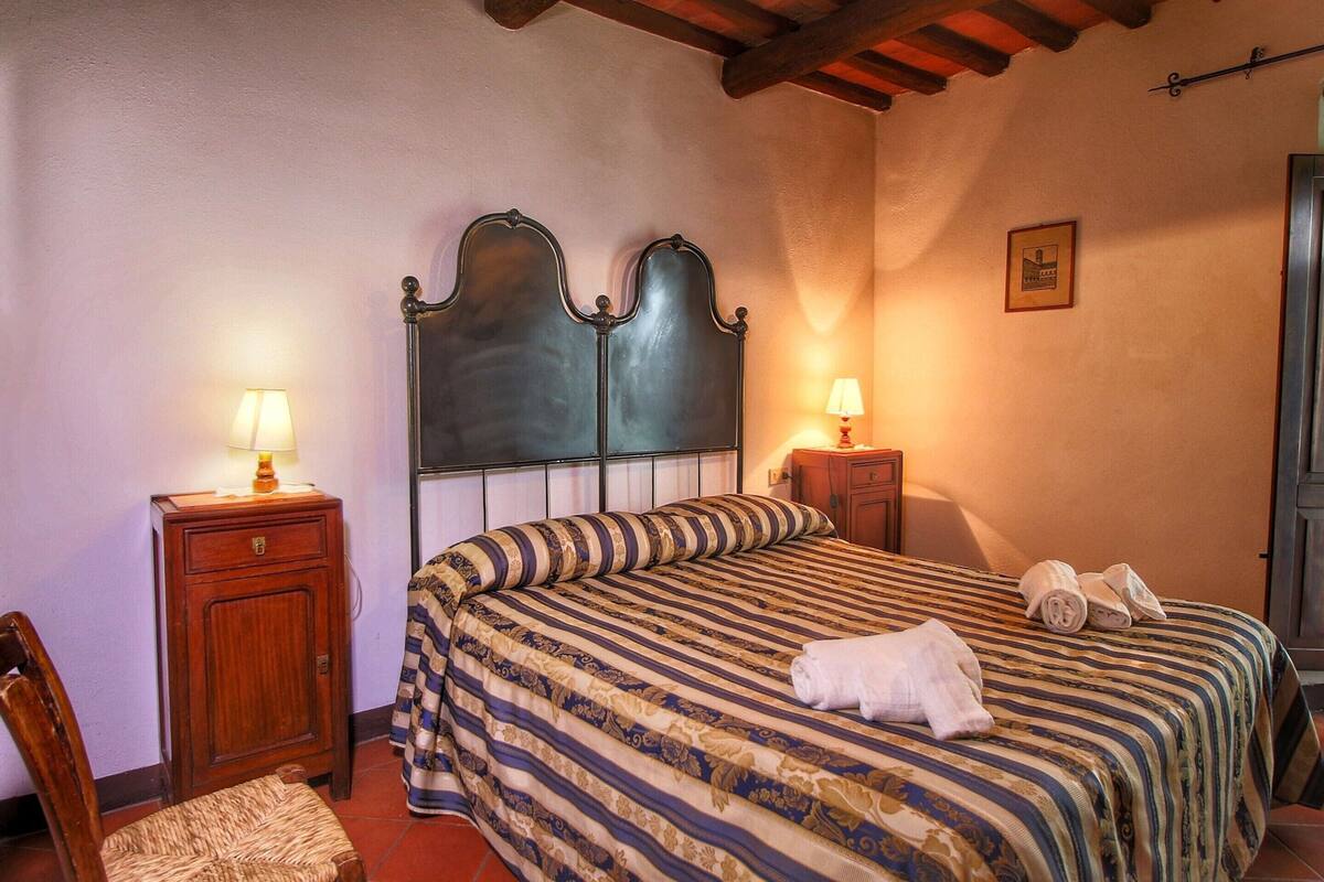 6 chambres, ameublement personnalisé, draps fournis