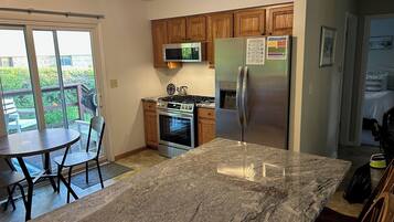 Réfrigérateur, micro-ondes, four, lave-vaisselle