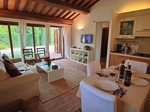 Casa clássico, 3 quartos | Sala de estar | DVD player