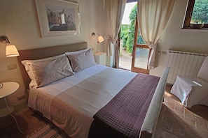 Classic House, 3 Bedrooms | 9 bedrooms, bed sheets - Modern Holiday Home in Foligno - Loc. With Pool (Foligno)