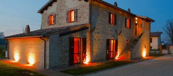 Modern Holiday Home in Foligno - Loc. With Pool