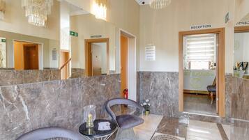 Classic Apartment, 1 Bedroom | Reception