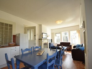 Deluxe House, 3 Bedrooms | Dining