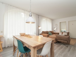 Classic House, 3 Bedrooms | Dining