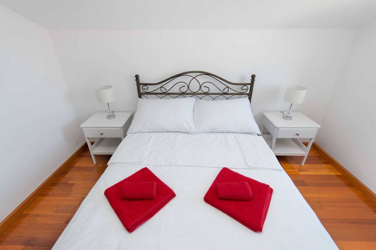 Comfort Apartment, 2 Bedrooms | 24 bedrooms, individually furnished, iron/ironing board, bed sheets