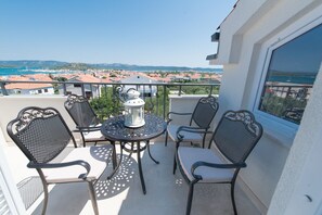 Balcony - Luxurious Villa in Murter With Pool (Murter-Kornati)