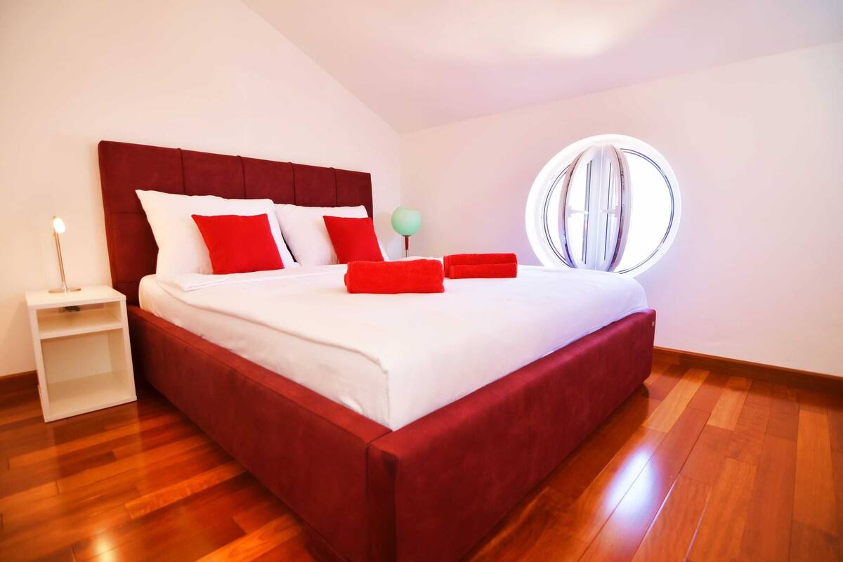 Classic Villa, Multiple Bedrooms