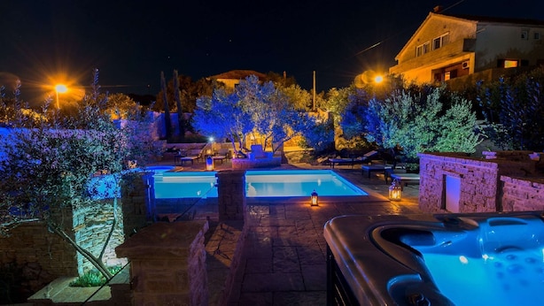 Interior detail - Luxurious Villa in Murter With Pool (Murter-Kornati)