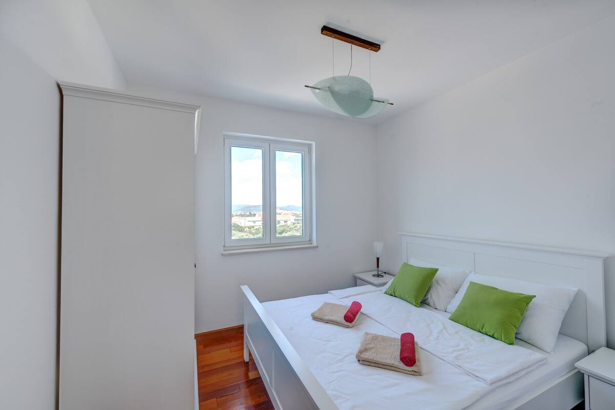 24 bedrooms, individually furnished, iron/ironing board, bed sheets