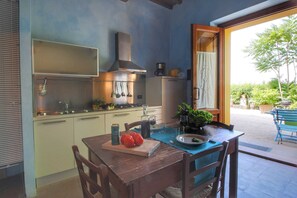 Classic House, 6 Bedrooms | Dining - Modern Holiday Home in Castelfranco di Sopra With Swimming Pool (Castelfranco Piandisco)