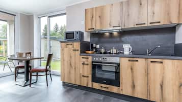 Comfort Bungalow, 2 Bedrooms | Private kitchen | Fridge, microwave, oven, dishwasher