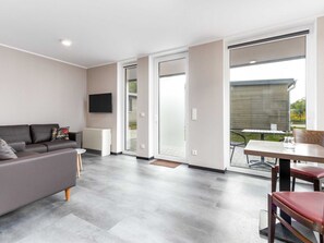 Deluxe Bungalow, 1 Bedroom | Living room
