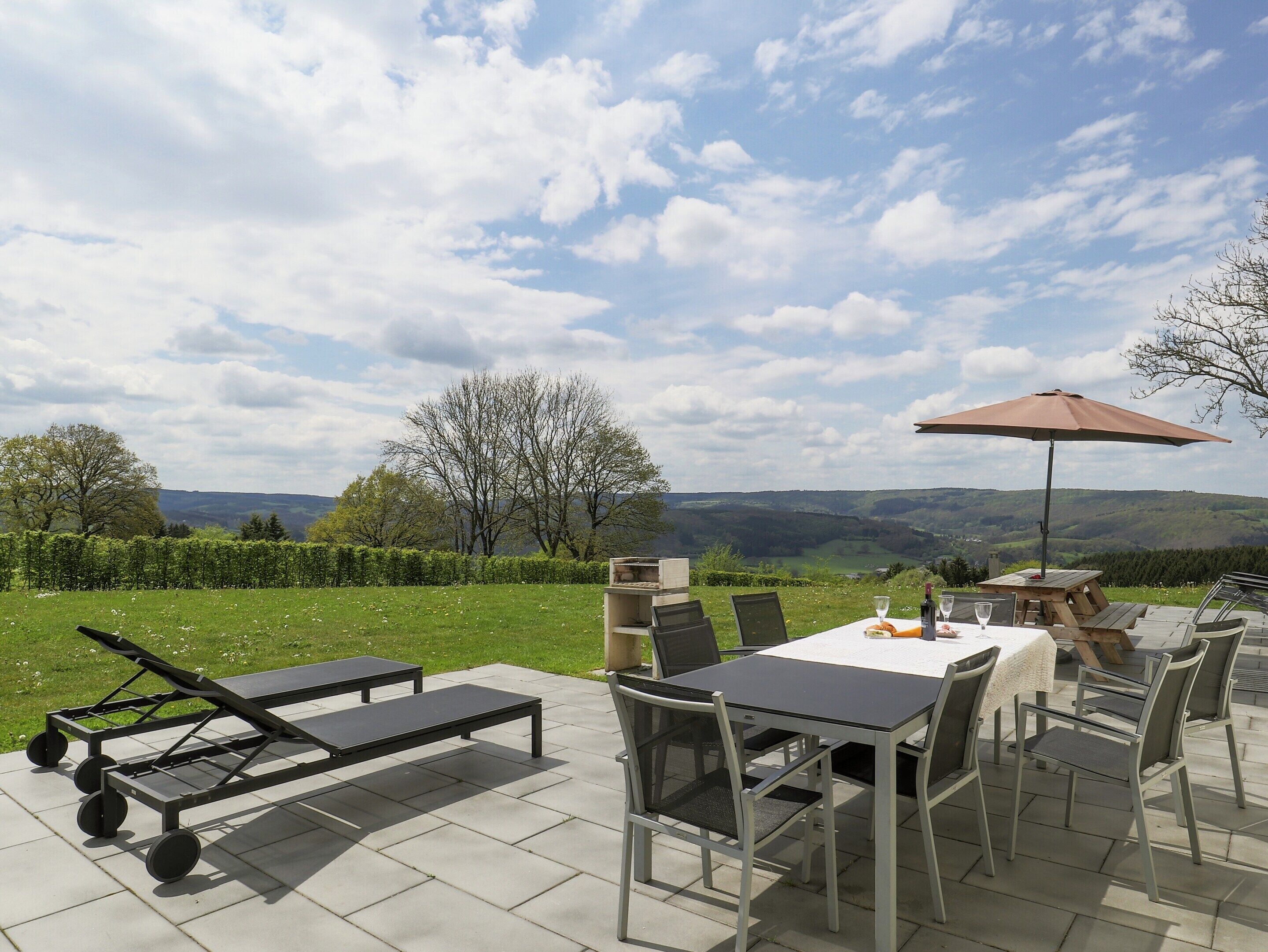 Nhà phong cách cổ điển, 5 phòng ngủ | Ban công