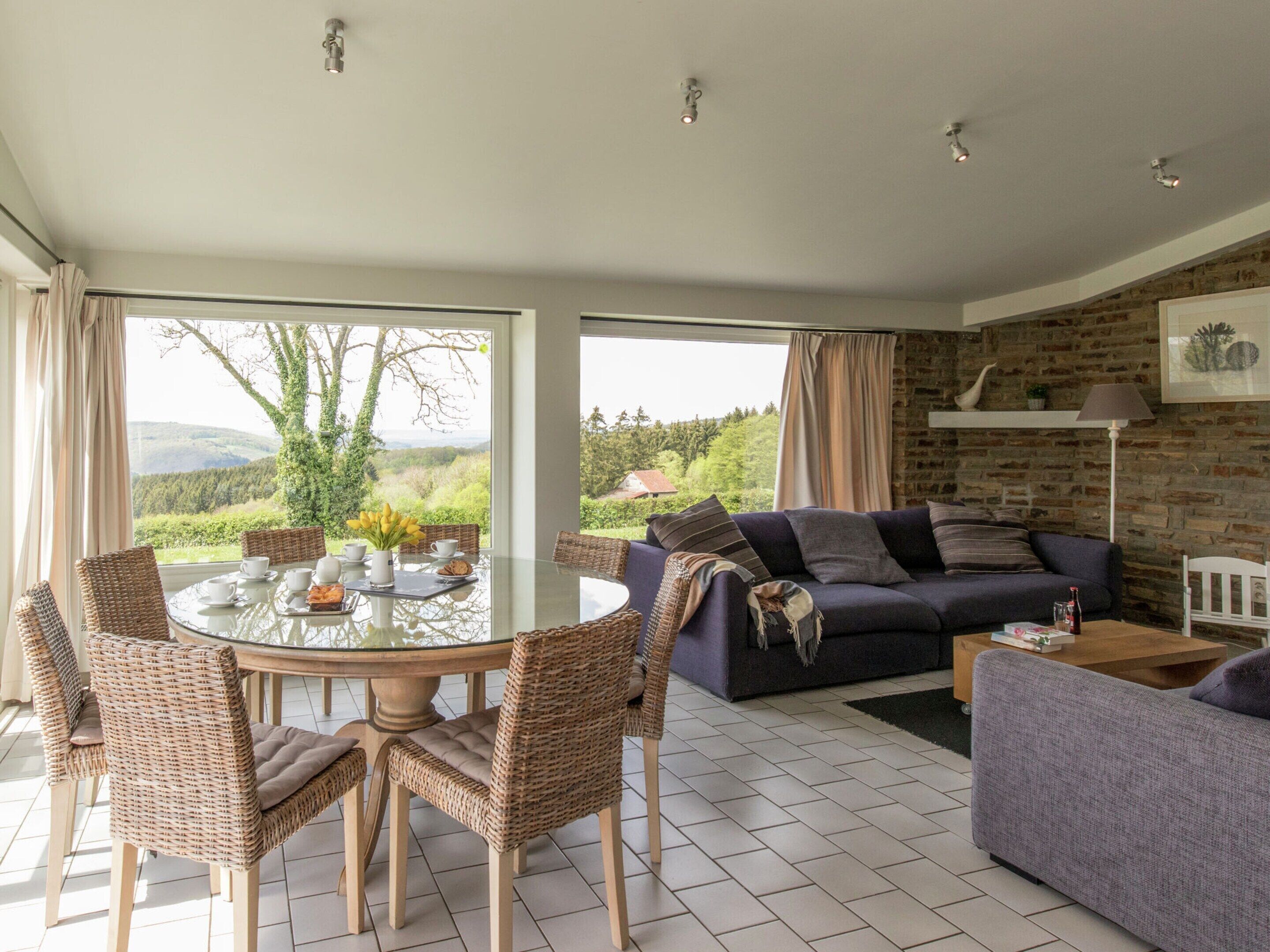 Classic House, 5 Bedrooms | Dining