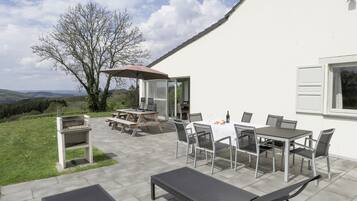 Classic House, 5 Bedrooms | Balcony