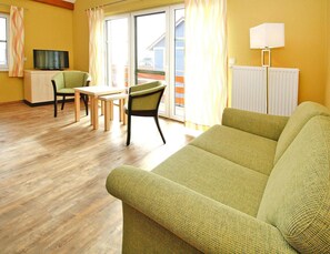 Deluxe Apartment, 4 Bedrooms | Living room - Ferienwohnung in Plau am See (Plau am See)