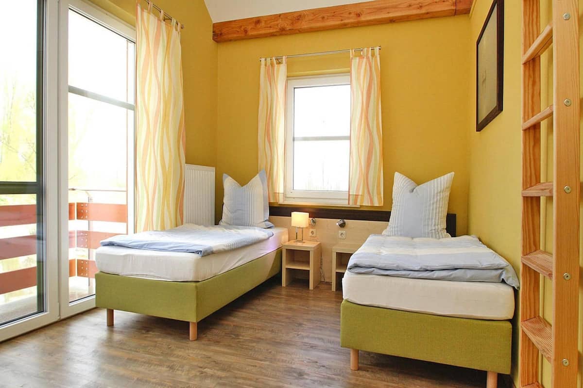 Deluxe Apartment, 4 Bedrooms | 11 bedrooms, individually furnished, bed sheets