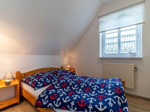 Classic Apartment, 2 Bedrooms | 4 bedrooms, individually furnished