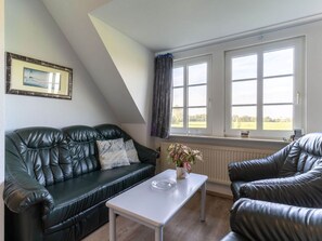 Classic Apartment, 2 Bedrooms | Living room - Apartments, Toenning (Toenning)