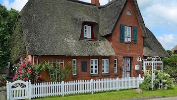 Classic Apartment, 2 Bedrooms | Exterior