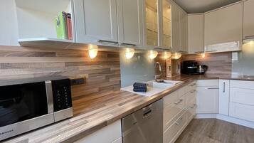 LyxlÀgenhet - 2 sovrum | Eget kök | KylskÄp, mikrovÄgsugn, ugn och diskmaskin