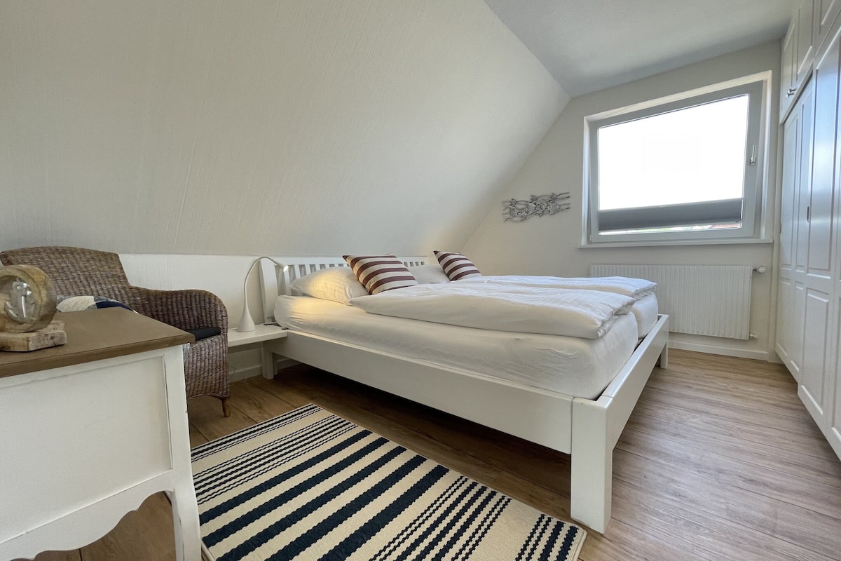 2 bedrooms, individually furnished, iron/ironing board