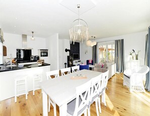 Appartement Deluxe, 4 chambres | Restauration