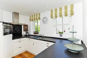 Premium Apartment, 4 Bedrooms | Private kitchen | Fridge, microwave, oven, dishwasher
