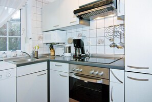 Classic House, 3 Bedrooms | Private kitchen