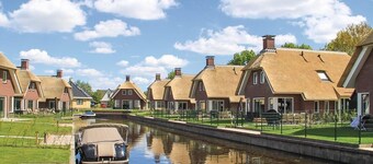 Atmospheric Villa With Nice Garden, in a Holiday Park at the Water in Friesland