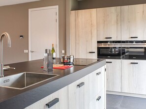 Classic House, 3 Bedrooms | Private kitchen | Fridge, microwave, oven, dishwasher - Atmospheric Villa With Nice Garden, in a Holiday Park at the Water in Friesland (Idskenhuizen)