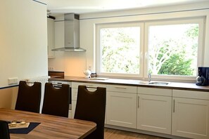 คลาสสิกอพาร์ทเมนท์, 3 ห้องนอน | ร้านอาหาร