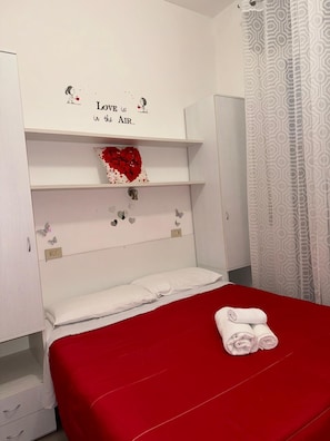 Double Room | In-room safe, desk, laptop workspace, soundproofing