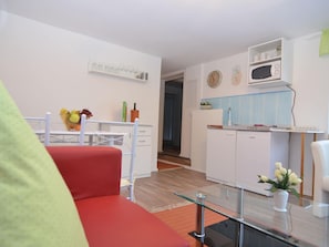 Fridge, microwave, coffee/tea maker - Apartment in Schmallenberg-oberkirchen With Terrace (Schmallenberg)