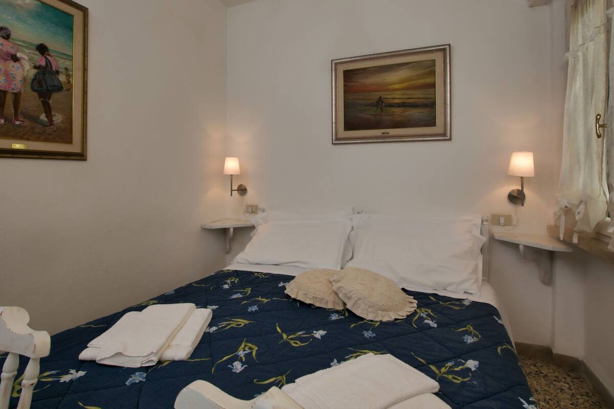 Maison Deluxe, 4 chambres | 21 chambres, ameublement personnalisé, fer et planche à repasser