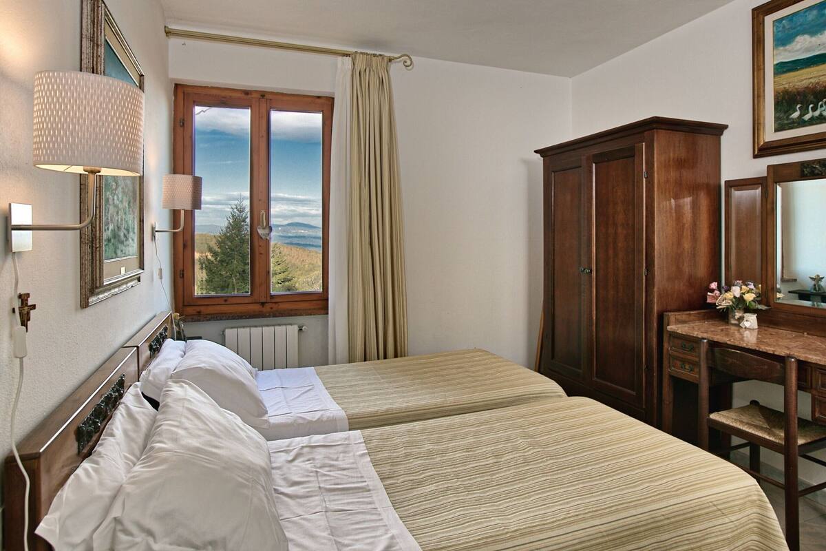 Romantisches Haus, 2 Schlafzimmer | 21 Schlafzimmer, individuell eingerichtet, Bügeleisen/Bügelbrett