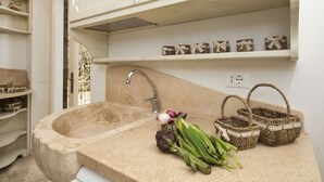 Deluxe House, 4 Bedrooms | Dapur peribadi
