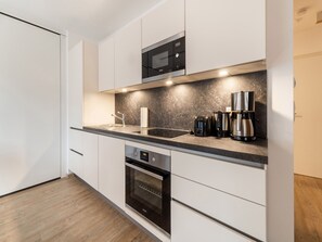 Fridge, microwave, oven, dishwasher - Large Apartment in Sankt Georgen With Balcony (Bruck an der Grossglocknerstrasse)