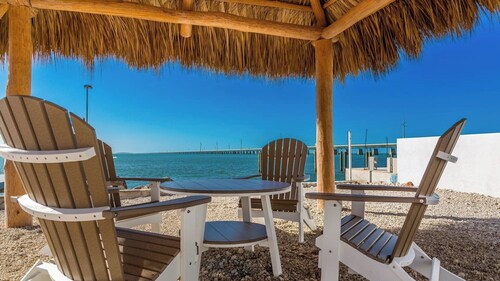 Sea Forever Sunsets On the Ocean all year round 4 bed 3 bath, dock and pool