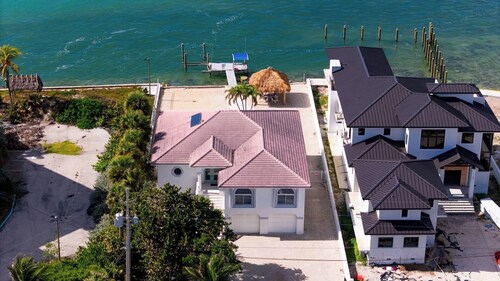 Sea Forever Sunsets On the Ocean all year round 4 bed 3 bath, dock and pool