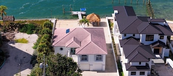 Sea Forever Sunsets On the Ocean all year round 4 bed 3 bath, dock and pool