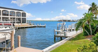 Magnolia Place - Boat Dock, Pool, Bikes, Beach Supplies, Remodeled