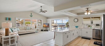 Magnolia Place - Boat Dock, Pool, Bikes, Beach Supplies, Remodeled