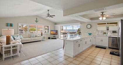 Magnolia Place - Boat Dock, Pool, Bikes, Beach Supplies, Remodeled